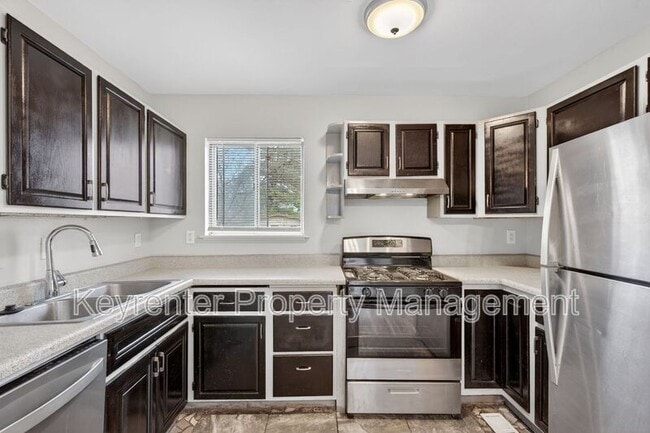 Photo - 900 Paddock Dr