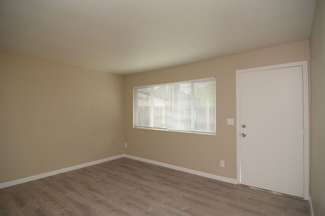 Photo - 2 Bedroom 1 Bath Apartment! Close to the U...