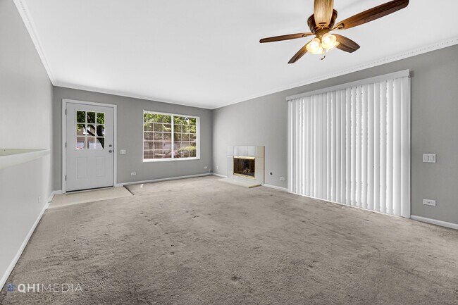 Photo - 425 Monmouth Ct