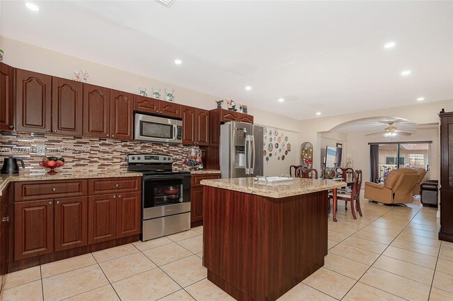 Photo - 1630 W 46th St Unidad 503B Rental