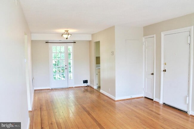 Photo - 2928 S Buchanan St Unidad B1