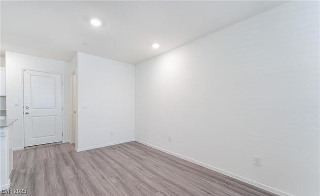 Photo - 6956 Honor Hl St