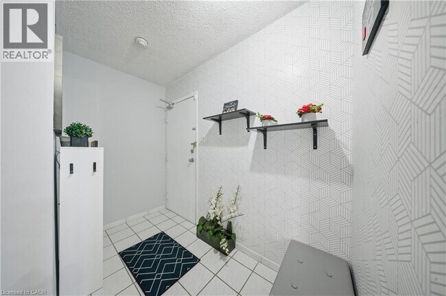 Photo - 1096 Jalna Blvd Unité 28