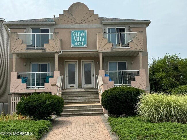 109 2nd Ave Unit E