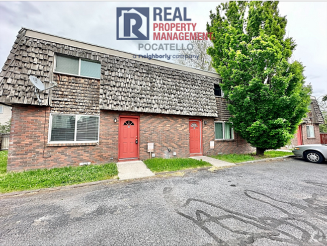 Building Photo - 230 W Chubbuck Rd Unit A2 Rental