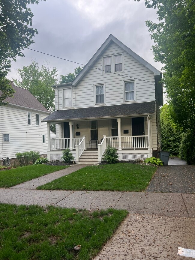 Building Photo - 28 Green Ave Unit 28 Green Ave #1 Rental
