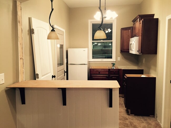 Photo - 110 W Phoenix Ave