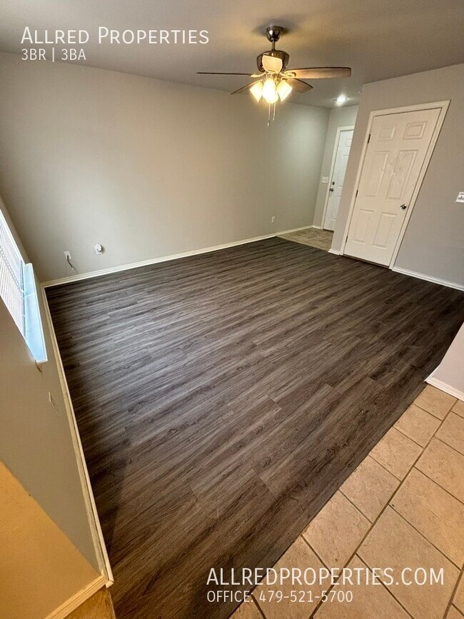 Photo - 954 N Daisy Ln