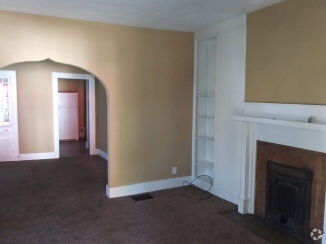 Building Photo - 208 W College St Unit 208 W College St. Apt.A