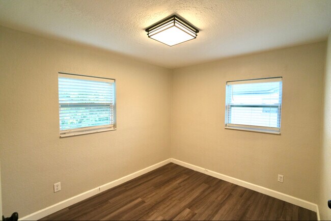 Photo - 885 Ruby Ave