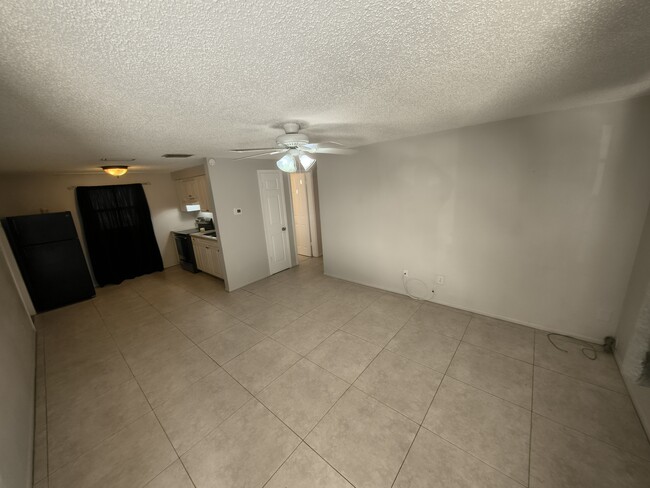 561 Laura Ln
