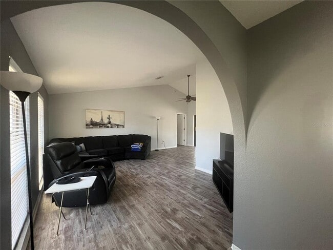 Photo - 470 Strasburg Dr