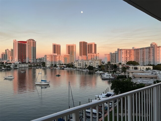 Building Photo - 400 Golden Isles Dr Unit 55