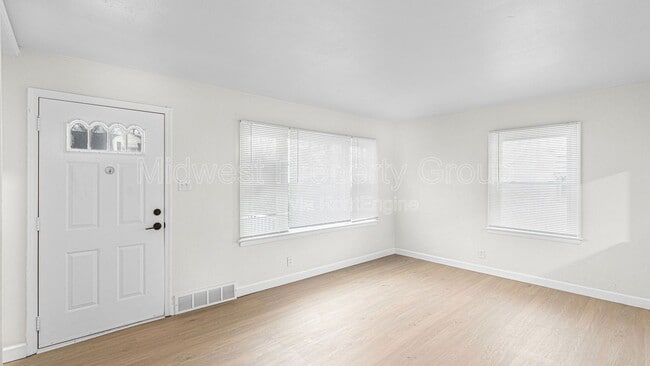 Photo - 9820 Iveland Dr