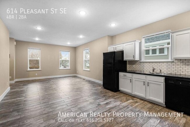 Photo - 614 Pleasant St SE