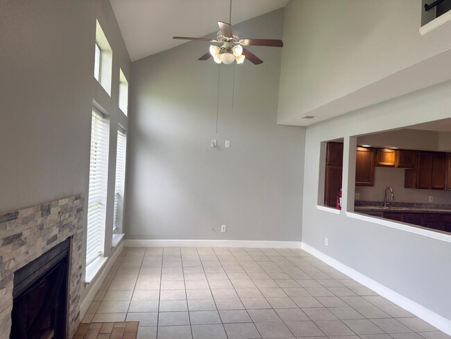 Building Photo - 3004 Gilmar Dr