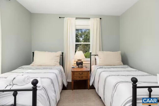 Photo - 243 Shamrock Rd