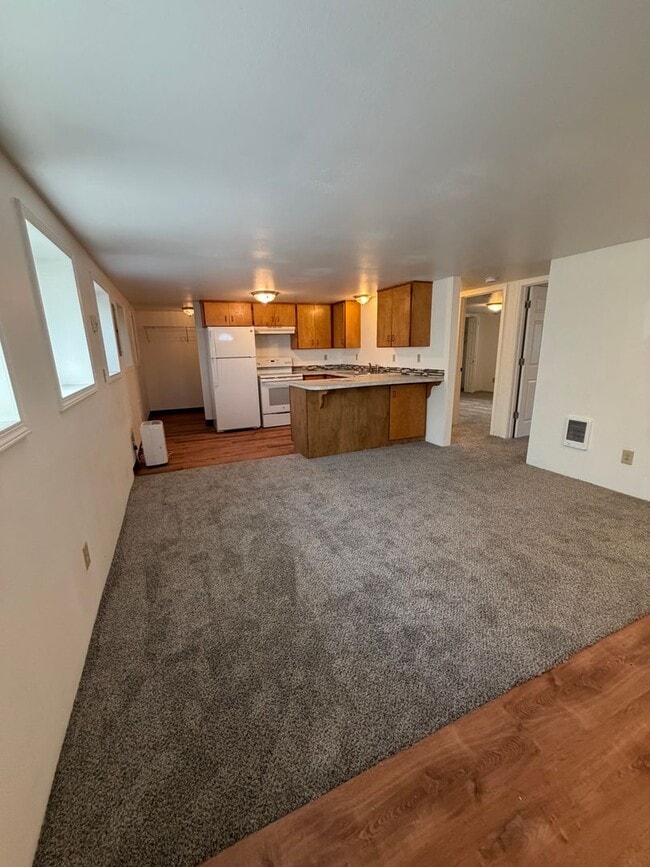 Building Photo - 2 Bedroom 1 Bathroom