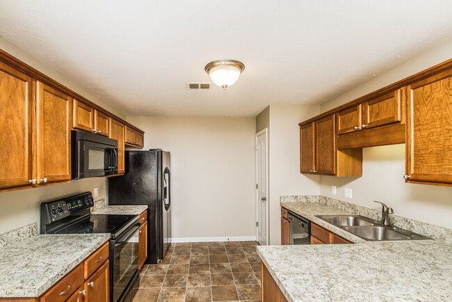 819 Kanatak Ln