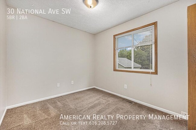 Photo - 30 National Ave SW