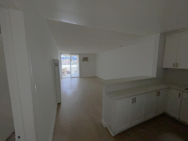 Photo - 327 Normandie Ave