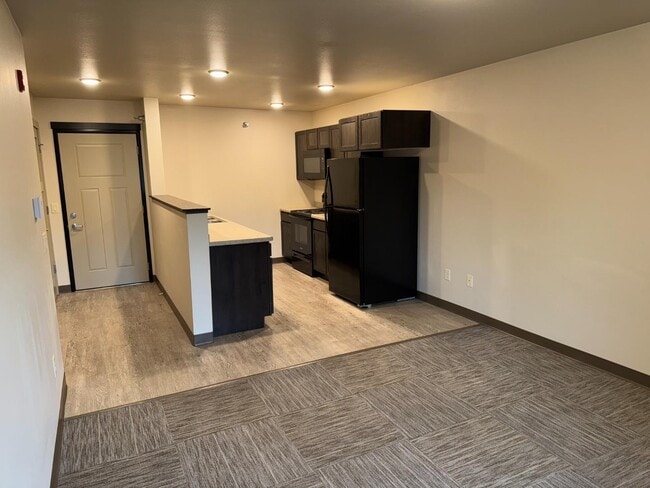 Building Photo - 922 Charles St