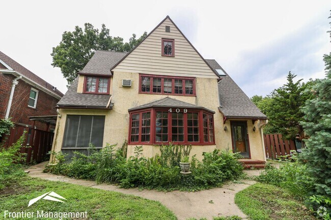 Building Photo - Beautiful and Unique 5 Bedroom Home