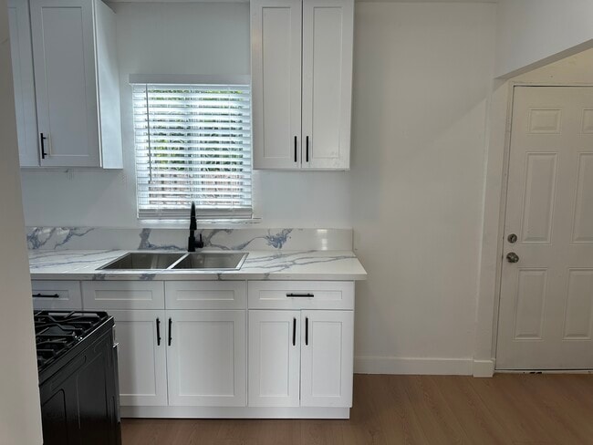 Photo - 2651 S Cloverdale Ave Unidad 2651