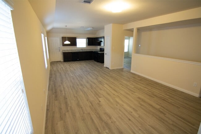 301 N Meadows Dr