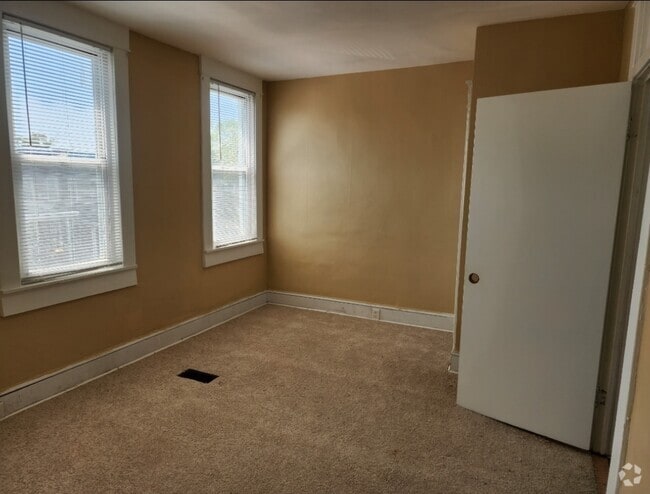 Building Photo - 30 N Morley St Rental