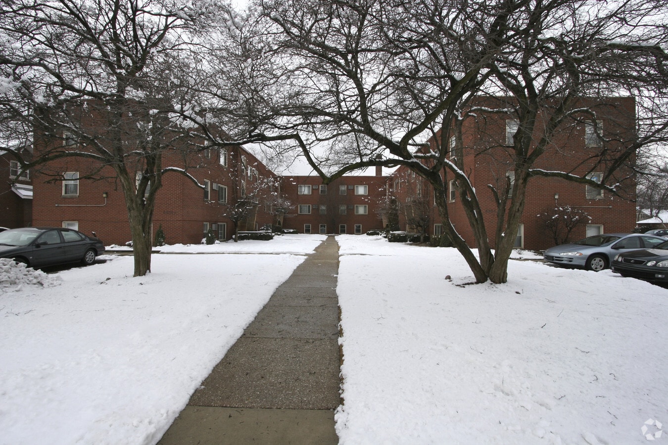 Lawndale Apartments - Lawndale Apartments