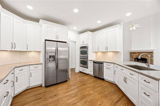 Photo - 1158 Queensgate Dr SE