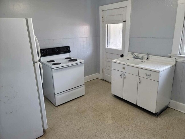 Photo - 742 W King St