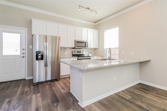 Photo - 9845 Crescent Cove Dr