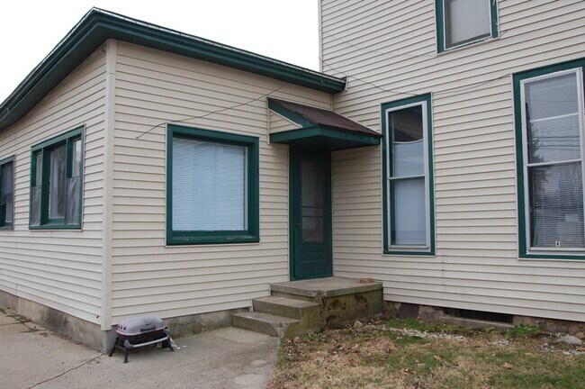 Building Photo - 112-3 Van Buren Unit 112-3 Van Buren