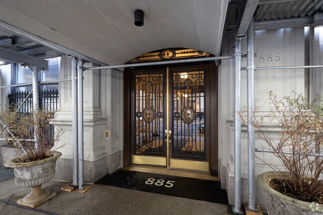 Entrance - 885 West End Ave