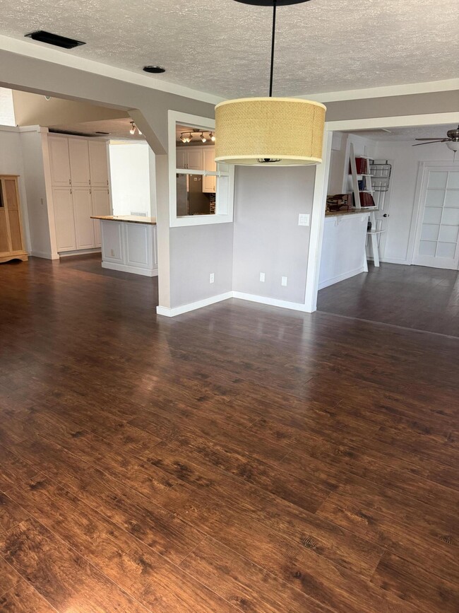 Photo - 641 NW Billiar Ave