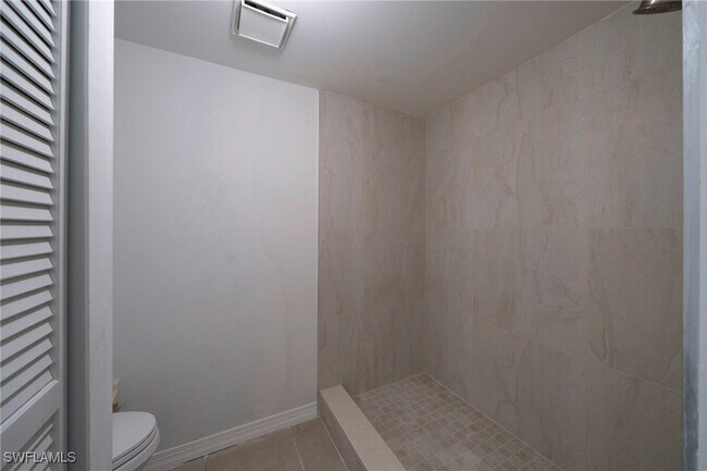 Building Photo - 17451 Silver Fox Dr Unit D