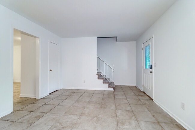 Photo - 1618 Poinsettia Rd