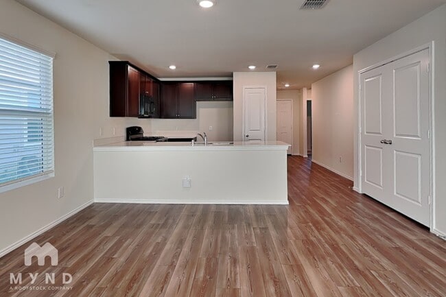 Photo - 4421 Curlin Way