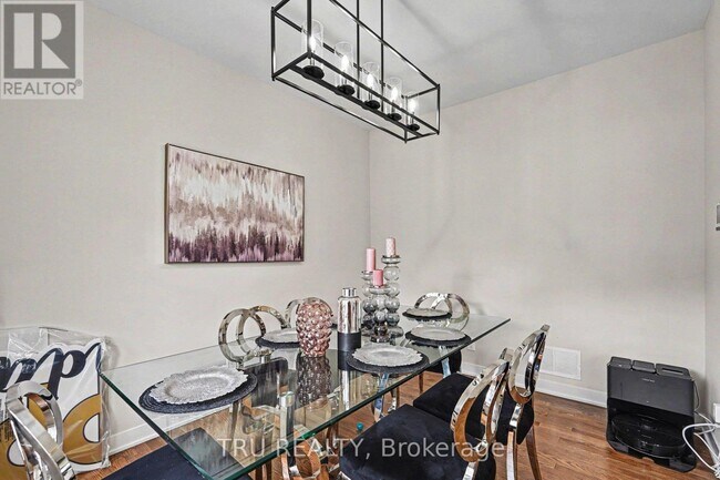 Photo - 748 Eminence St