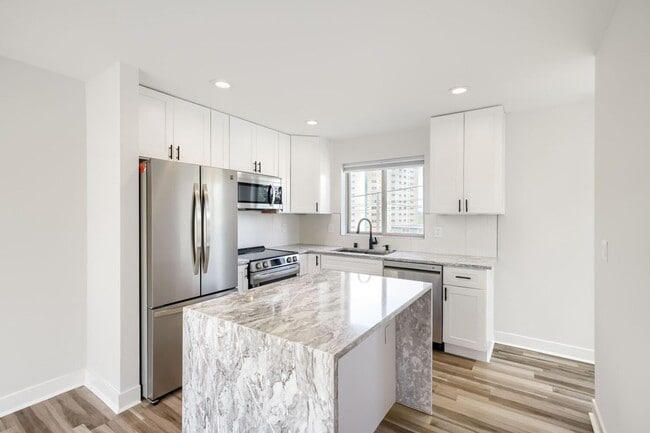 Building Photo - 3310 Tacoma Unit 3302