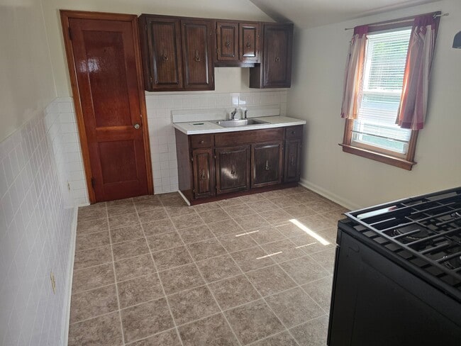 Building Photo - 18 Ryle Ave Unit 2nd Fl