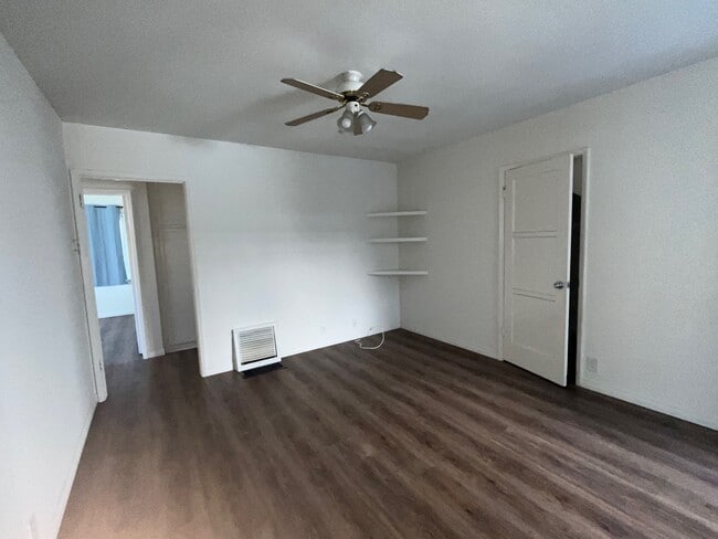 Building Photo - 5616 Kinston Ave Unit 2