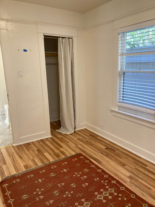 Photo - 129 S Broadway