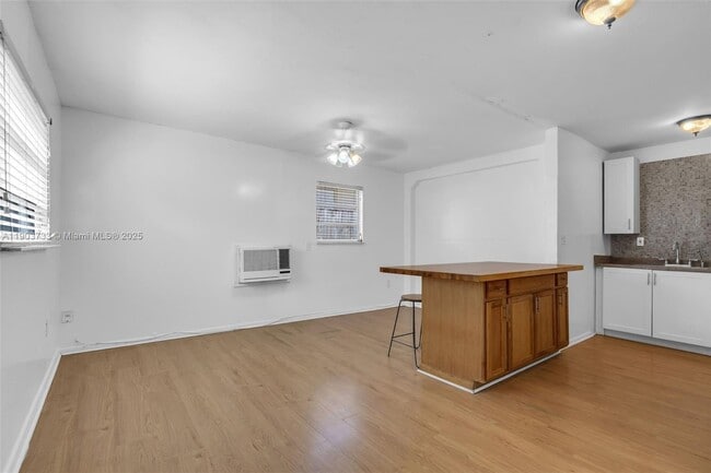 Building Photo - 2809 SW 23rd Terrace Unit 2807