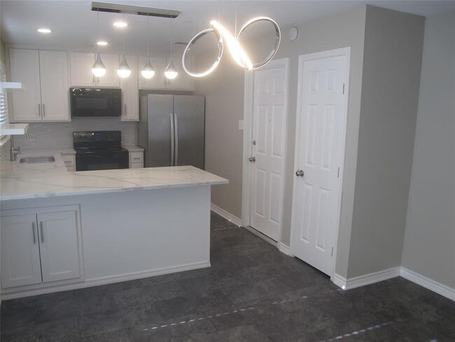 Photo - 3504 Roanoke Dr