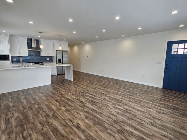 Photo - 1416-1418 E. Windsor Rd. Unit 1418 E Windsor Rd.