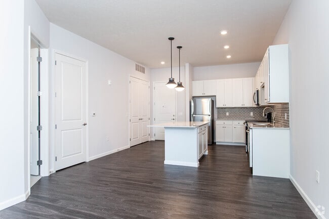 1BR, 1BA - 747 SF - A