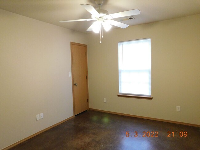 Photo - 1800 N M St Unit B